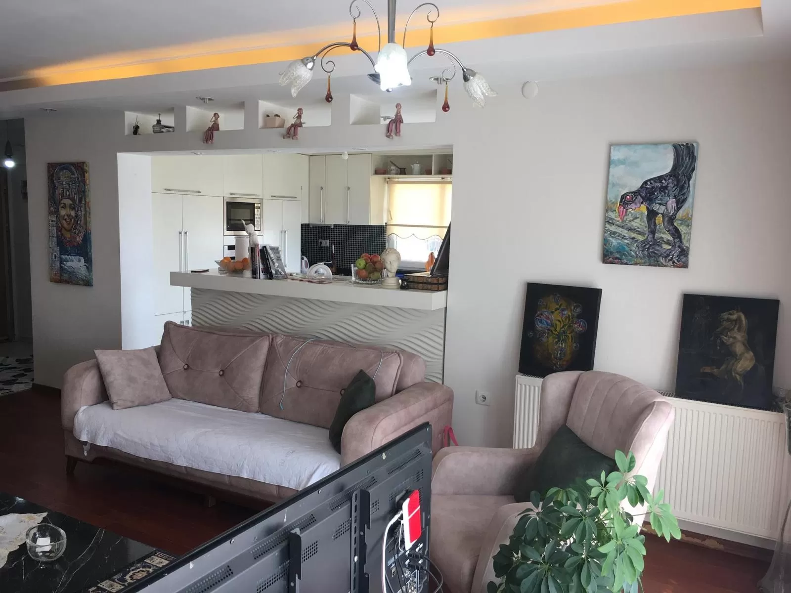 شقق للبيع بالقرب من شاطئ كونيالتي