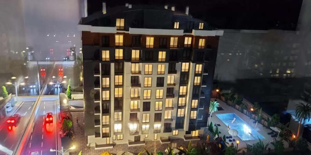 المجمع بالقرب من الشارع الرئيسي